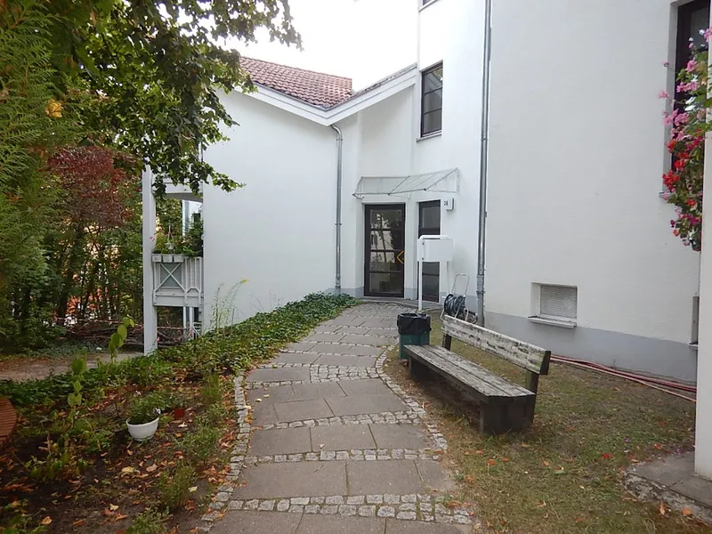 Modernes Wohnen mit Terrasse und 2 Balkonen — photo 1